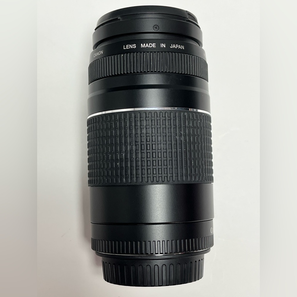 Mint condition Canon Lens EF 75-300mm f/4-5.6 III USM Telephoto Zoom